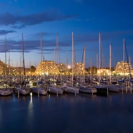 Motte - Parking - - Port -centre *
